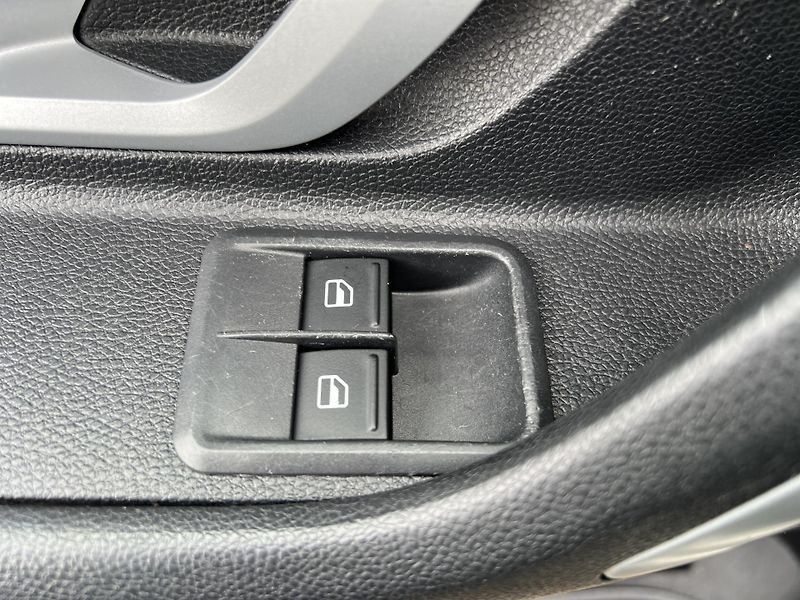 Škoda Fabia 1.2i 12v KLIMA KOUPENO V ČR - fotka 12 z 35