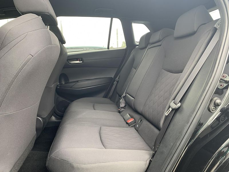Toyota Corolla Cross STYLE TECH 2.0 HEV 143kW AT - fotka 6 z 32