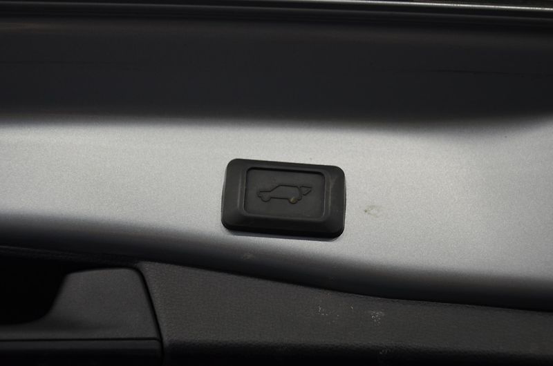 Toyota RAV4 (2023) 2.5 Hybrid Comfort 4WD AT - fotka 21 z 21