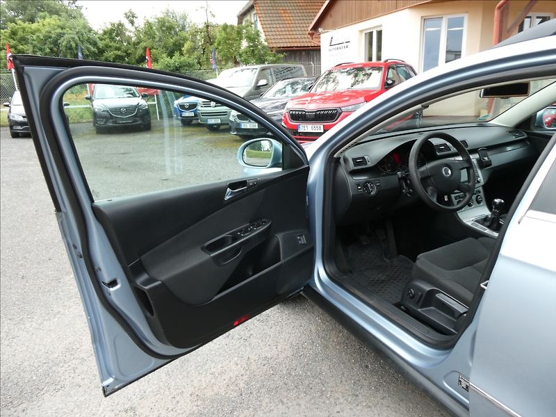 Volkswagen Passat 2,0 TDi 103kW Comfort,NAVI,TZ - fotka 14 z 38