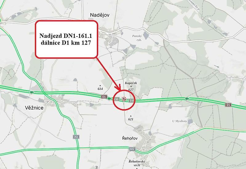 Demolice mostu nad dálnicí D1 u Řehořova.