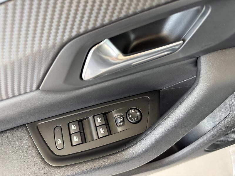 Peugeot 508 Hybrid 225*AT8*Allure*Webasto - fotka 28 z 34