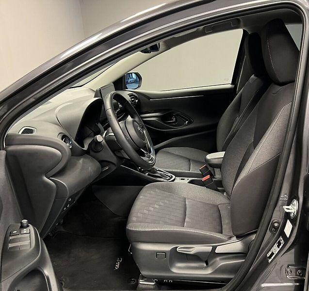 Toyota Yaris 1.5 Hybrid AT STYLE - fotka 9 z 17