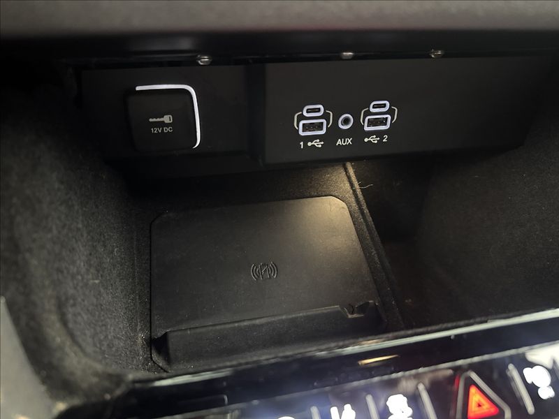 Jeep Wagoneer 5,7 V8 VZDUCH 7-MÍST DPH 360° - fotka 28 z 60