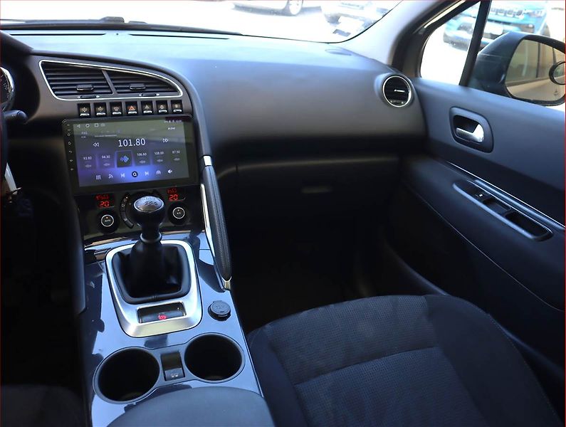 Peugeot 3008 (2010) 1.6 HDi, Serv.kniha, Navi - fotka 8 z 18
