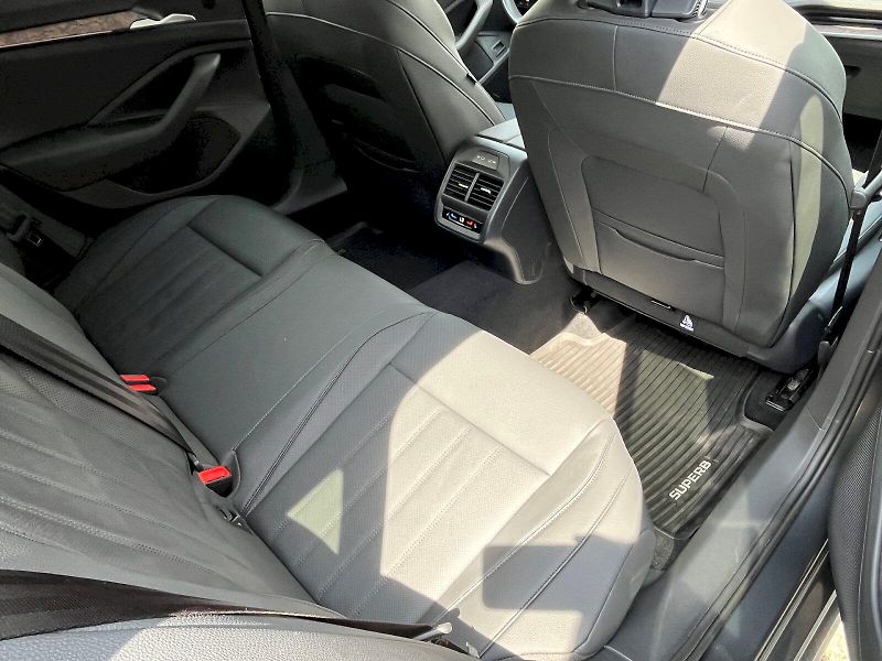 Škoda Superb (2025) 2.0 TDI 142kW 4x4 L&K Combi DS - fotka 16 z 32