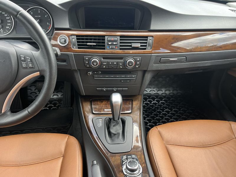 BMW Řada 3 (2011) 330D XDRIVE 3.0 V6 REZERVACE - fotka 14 z 20