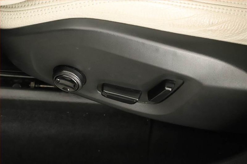 Volvo XC60 (2018) T5 AWD - fotka 11 z 19