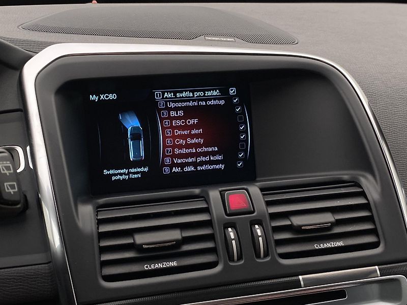 Volvo XC60 D4 AWD MOMENTUM AUT  - fotka 43 z 48