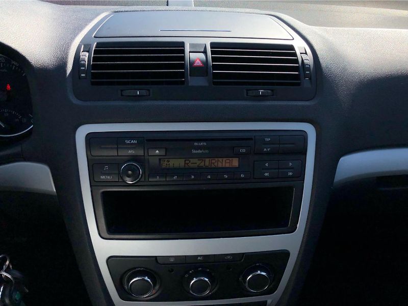 Škoda Octavia Combi Ambition 1.9 TDi - fotka 19 z 29
