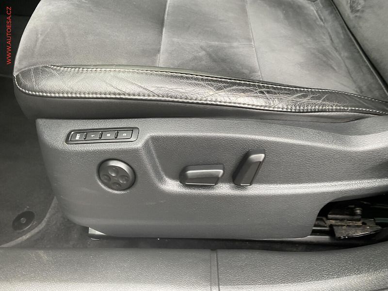 Škoda Superb (2012) 2.0 TDi, Ambition - fotka 14 z 17