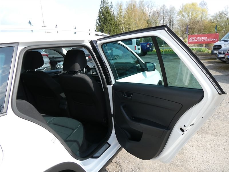 Škoda Fabia 1,2 TSi SCOUT 2x kola,1.majite - fotka 25 z 43