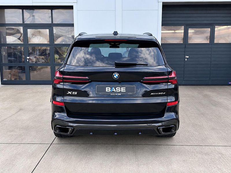 BMW X5 xDrive30d M-Sport PRO - fotka 5 z 34