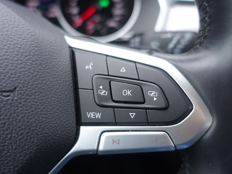 Volkswagen Passat 2.0 TDi LED SVĚTLA, ACC, DSG - fotka 22 z 38