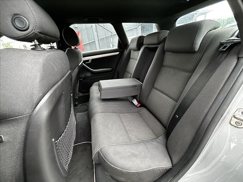 Audi A4 2,0 TDi Automat  NováSTK,Tažné - fotka 29 z 42
