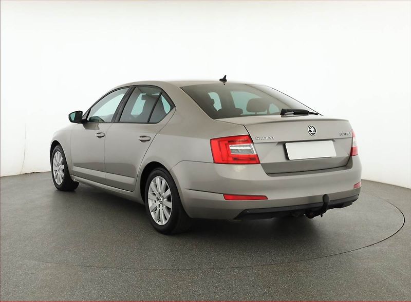 Škoda Octavia (2013) 2.0 TDI, Automat, Navi, Xenony - fotka 4 z 17
