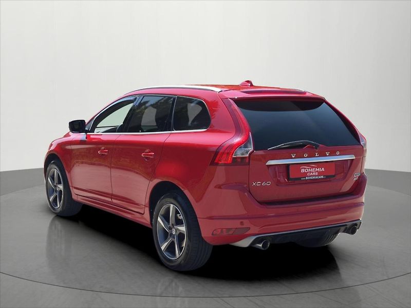 Volvo XC60 2,4 D5 158KW R-Design Momentum - fotka 5 z 23