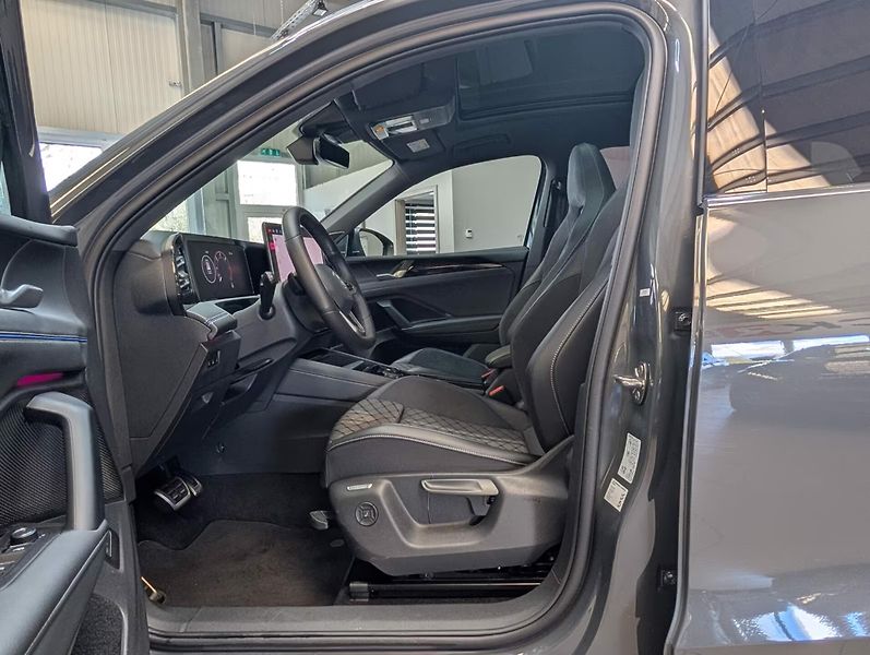Volkswagen Tiguan TDI 4M R-Line HuD IQ Pano 360 - fotka 10 z 28