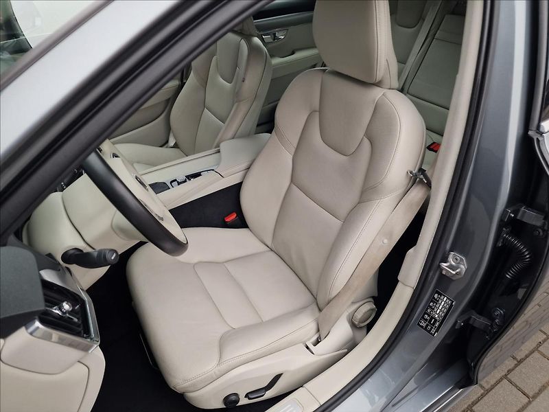Volvo V90 2.0 D4 Momentum Pro,ČR,1.Maj. - fotka 39 z 50