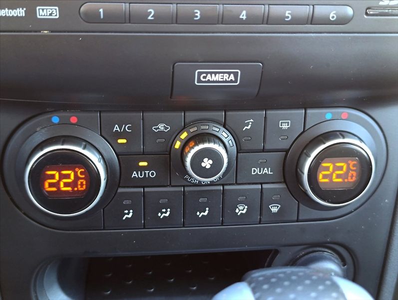 Nissan Qashqai 2,0 DCi 4x4 kamera tažné 1m ČR - fotka 18 z 39
