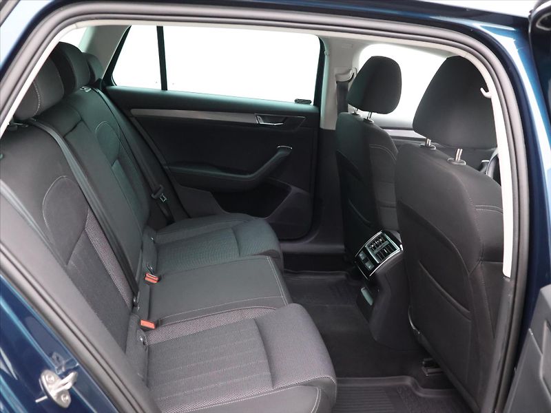 Škoda Superb 2,0 TDI 110kW Style DSG  CZ - fotka 12 z 32