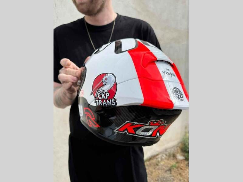 Motocyklový jezdec Kamil Holán před startem závodu.