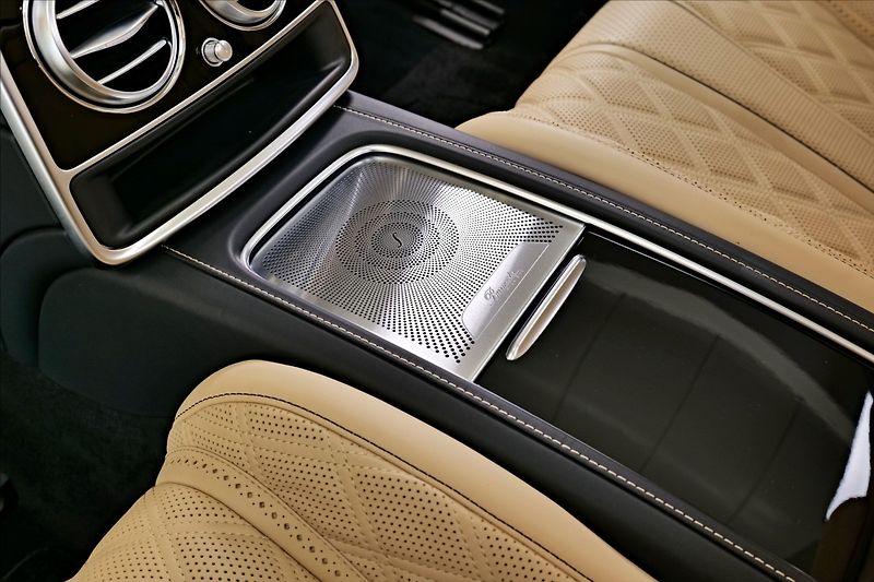 Mercedes-Benz Třídy S S650 Maybach Cabrio 1/300 - fotka 22 z 25