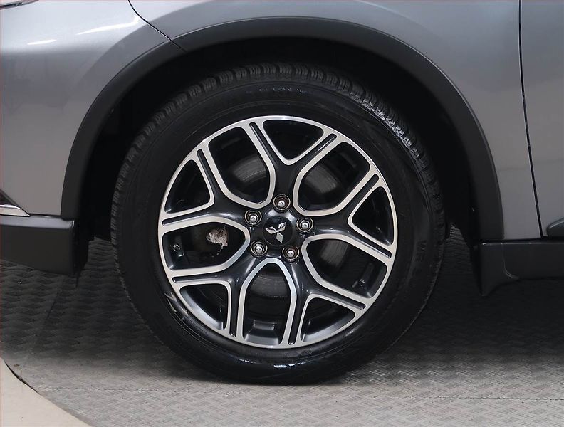 Mitsubishi Outlander (2020) 2.0 - fotka 15 z 18