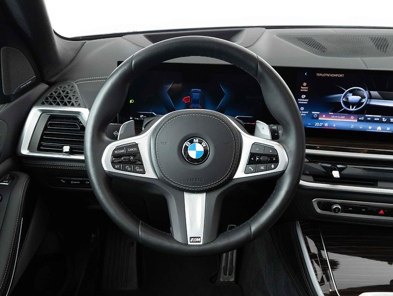 BMW X5 xDrive40d - fotka 13 z 24