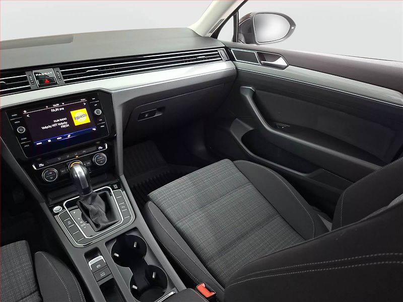 Volkswagen Passat (2019) 1.6 TDI, Automat, Navi - fotka 8 z 21