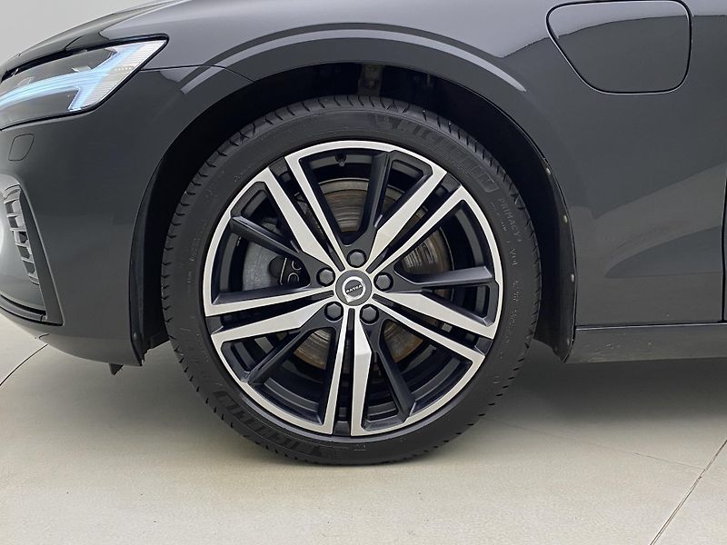 Volvo V60 T8 AWD RECHARGE R-DESIGN AUT - fotka 37 z 52