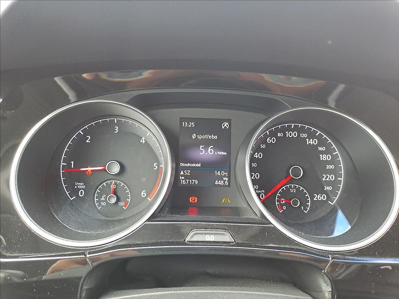 Volkswagen Touran 2,0 TDI HIGHLINE - fotka 15 z 27