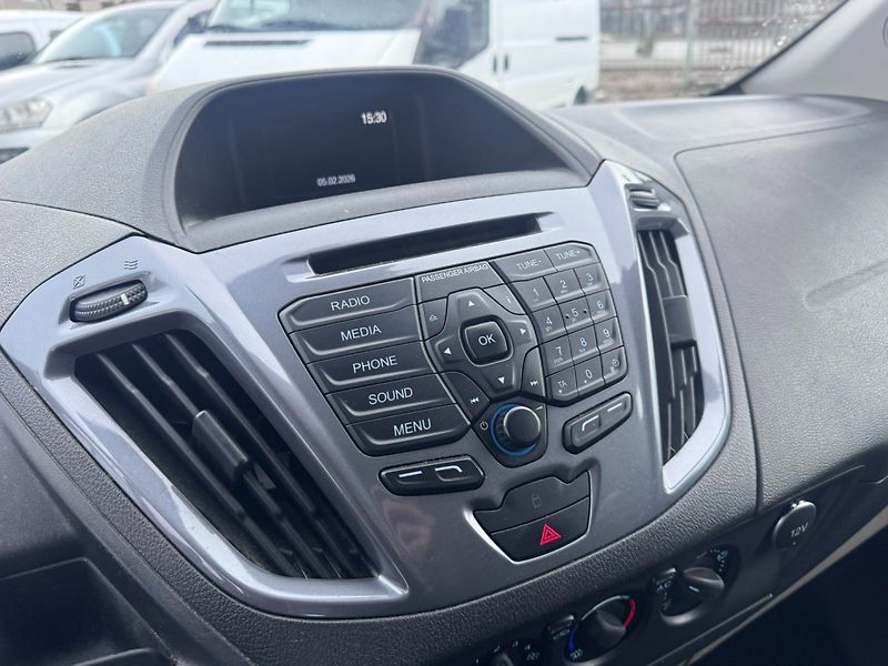 Ford Tourneo Custom (2018) 2,0D 125KW 8 MÍST TITAN 1.MAJ - fotka 24 z 49