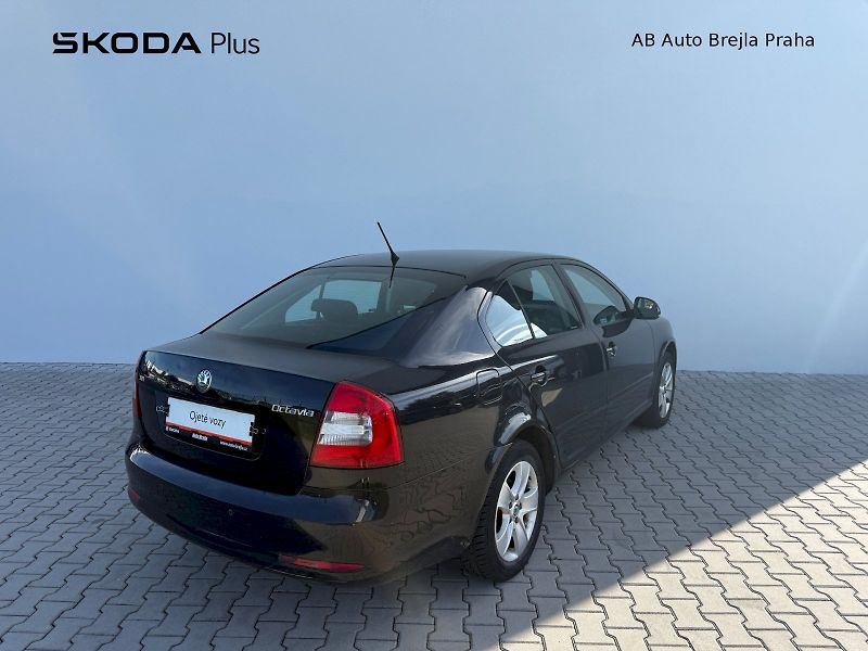 Škoda Octavia (2012) LIM CR Elega 103/2.0 6AG - fotka 2 z 24