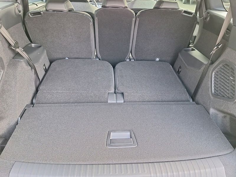 Peugeot 5008 (2026) GT Hybrid 145 e-DCS6 - fotka 13 z 21