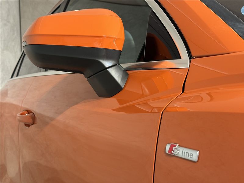 Audi Q3 2,0 TDi  S-Line Záruka LED Kam - fotka 6 z 45