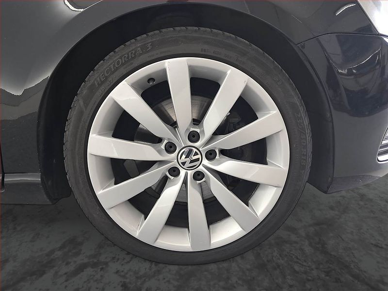 Volkswagen Passat (2013) 2.0 TDI, Navi, Xenony - fotka 15 z 17