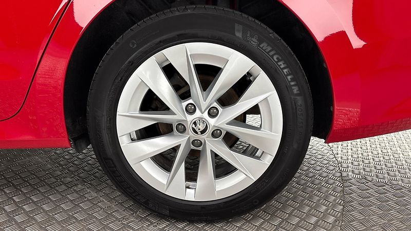 Škoda Octavia 1.5 TSI Style - fotka 19 z 26