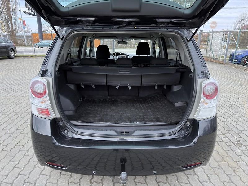 Toyota Verso 1.8i 108 kW navi. serviska - fotka 9 z 19