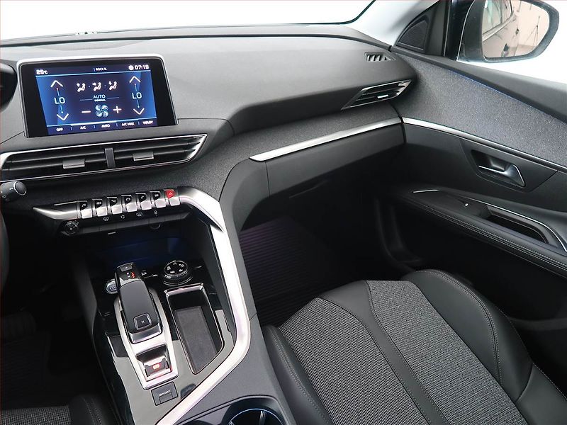 Peugeot 3008 (2019) Allure Pack 1.6 PureTech - fotka 8 z 21
