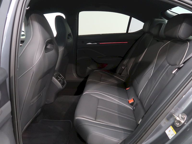 Škoda Superb (2026) SPORTLINE 2.0TDI 142KW 4x4 DSG - fotka 17 z 46
