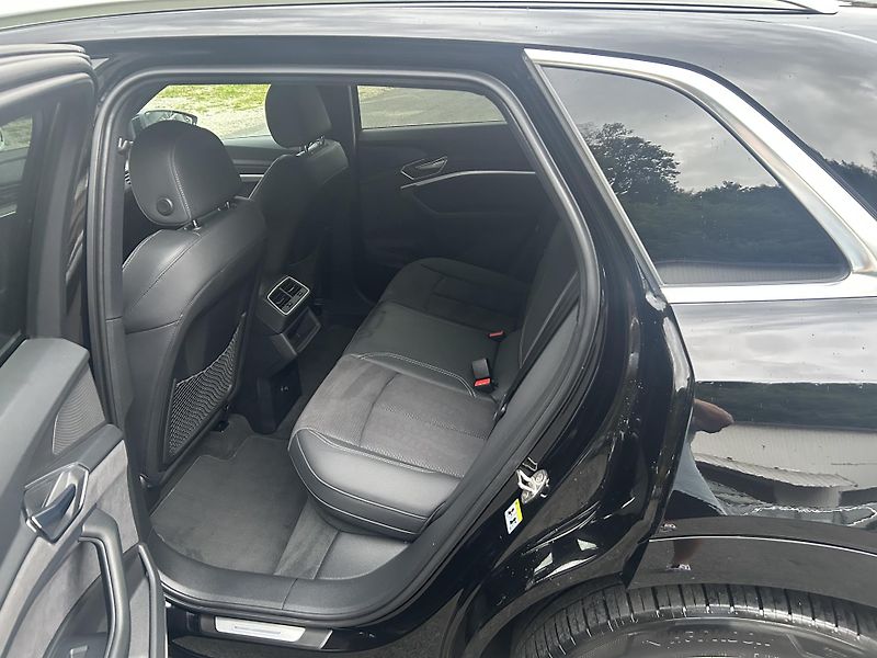 Audi e-tron 55 QUATTRO 300kw S LINE SOH96% - fotka 12 z 47