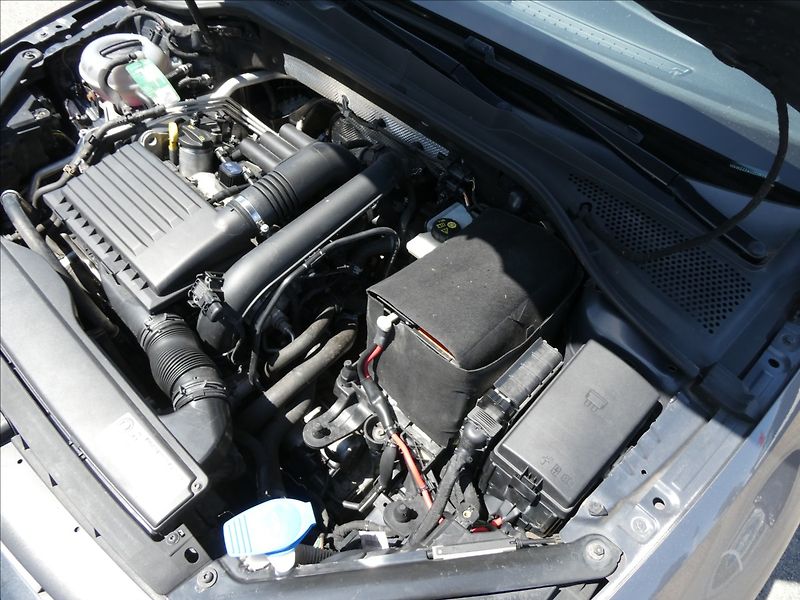 Volkswagen Golf 1,4 TSi 103kW DSG, webasto - fotka 38 z 51