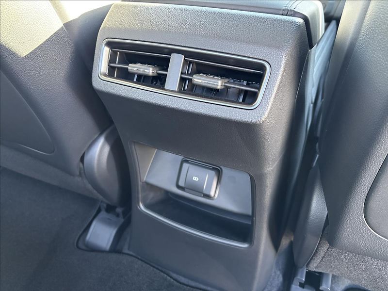 KGM Musso Grand 2,2 Premium 148kW 4x4 DPH - fotka 19 z 51
