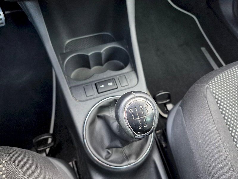 Škoda Roomster (2012) Scout 1.6 TDI 66 kW - fotka 18 z 23