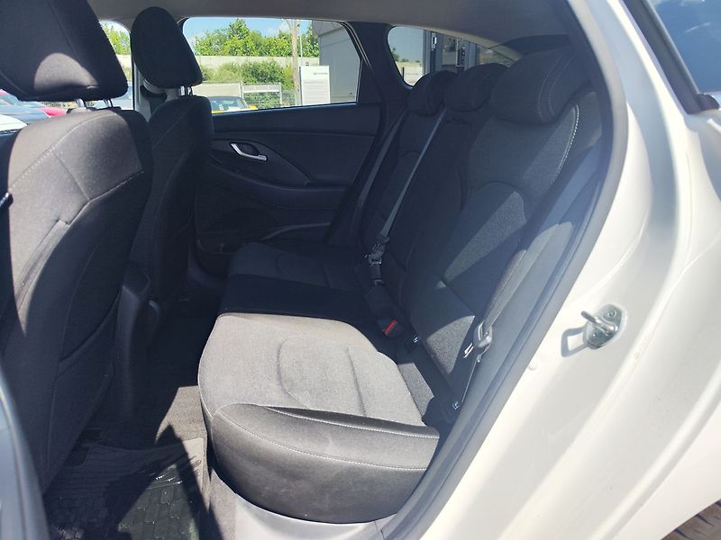 Hyundai i30 1.5 T-GDI/117kW Smart Navi - fotka 10 z 38