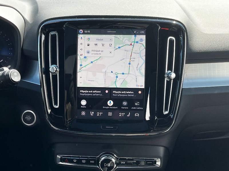 Volvo XC40 Plus Dark B3 120kW - fotka 13 z 24