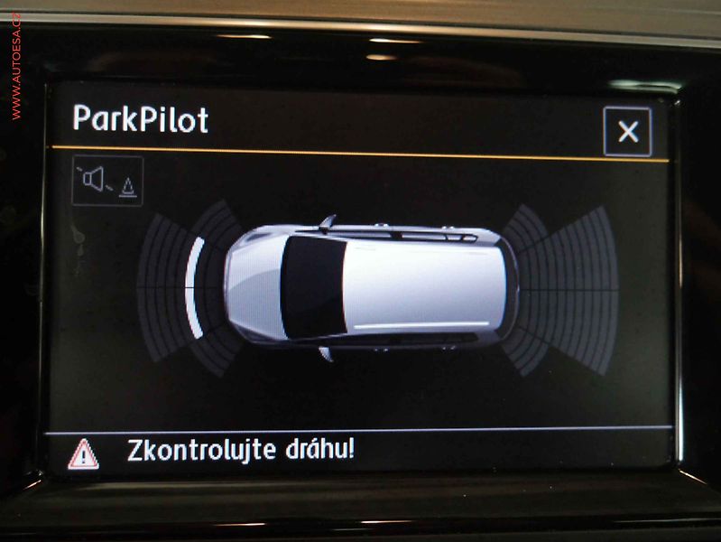 Volkswagen Golf Sportsvan (2015) 1.6 TDI, Nez.topení - fotka 18 z 18