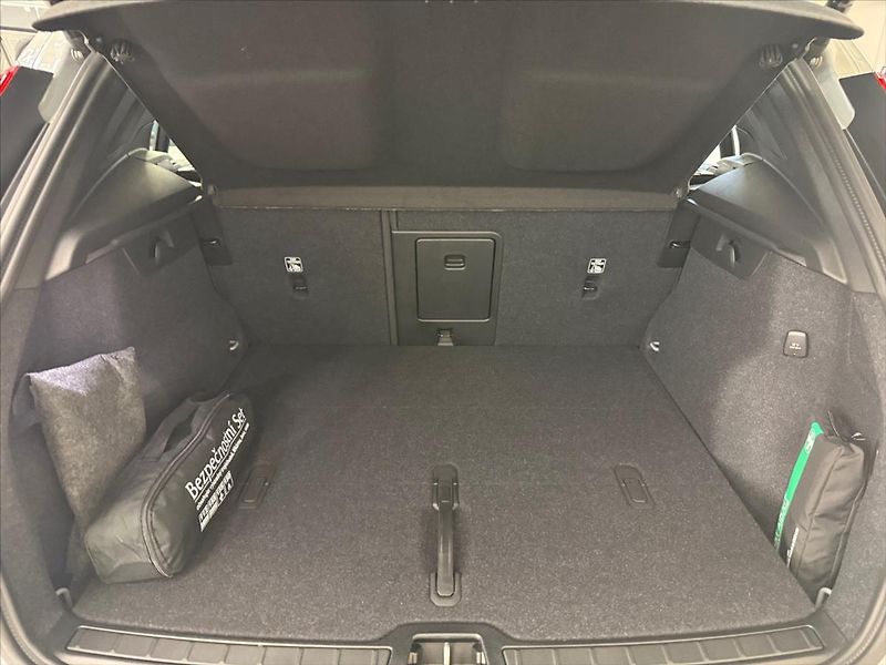 Volvo XC40 (2025) 2,0 B3 FWD Plus Dark 7405 - fotka 12 z 15