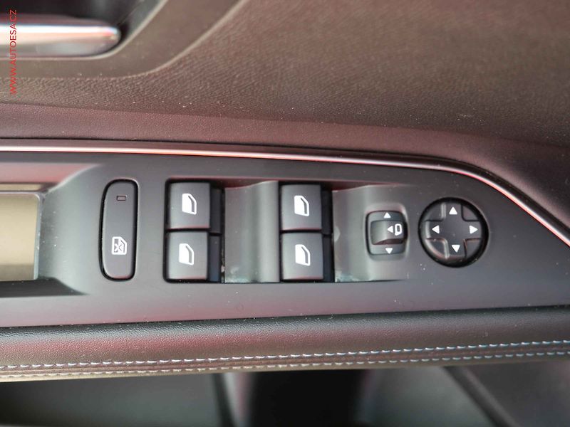 Peugeot 5008 (2019) 1.5 HDi, Crossway, AT, LED - fotka 17 z 30